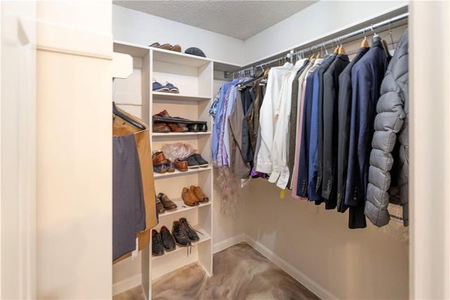 9732 W 115th Street, Overland Park, KS 66210