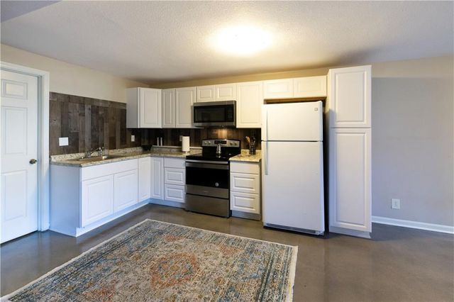 9732 W 115th Street, Overland Park, KS 66210