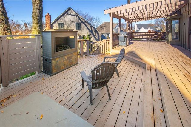 9732 W 115th Street, Overland Park, KS 66210