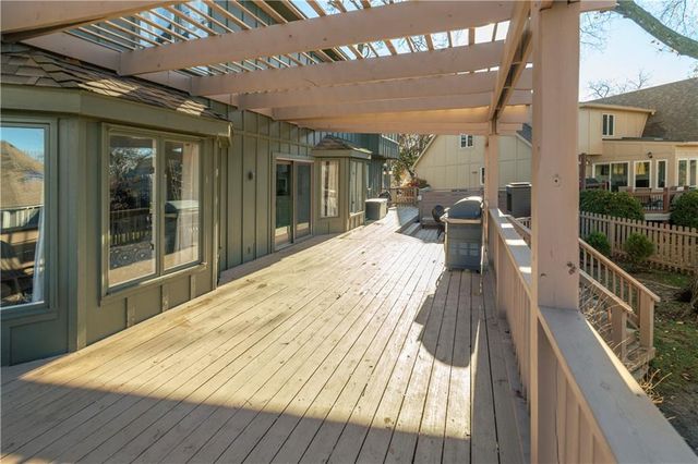 9732 W 115th Street, Overland Park, KS 66210