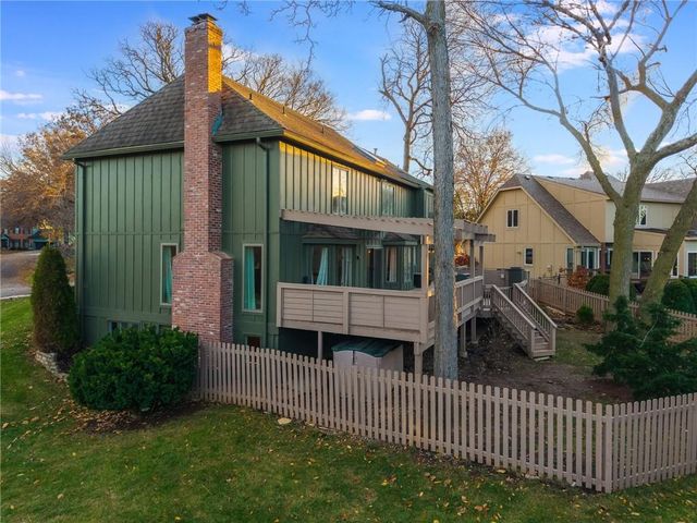 9732 W 115th Street, Overland Park, KS 66210