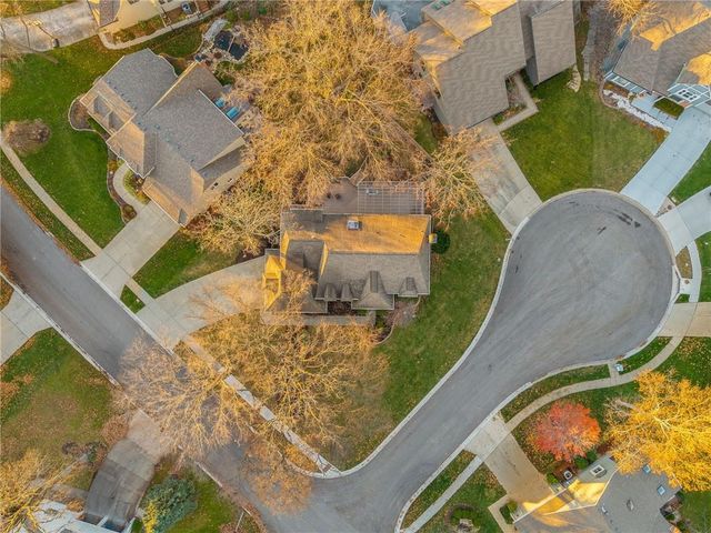 9732 W 115th Street, Overland Park, KS 66210