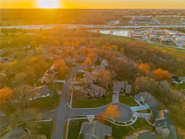 9732 W 115th Street, Overland Park, KS 66210