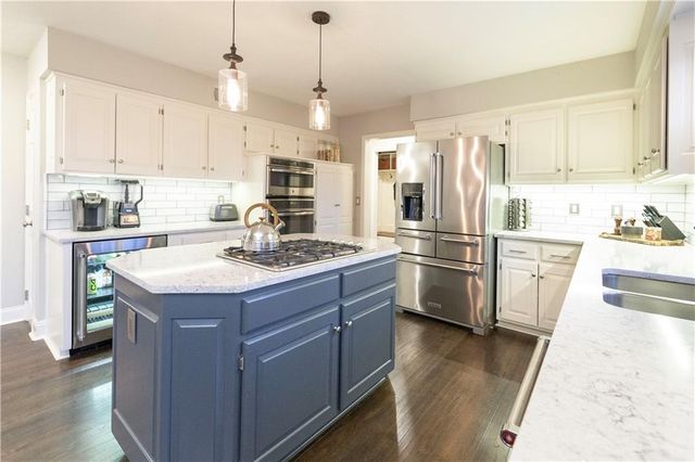 9732 W 115th Street, Overland Park, KS 66210