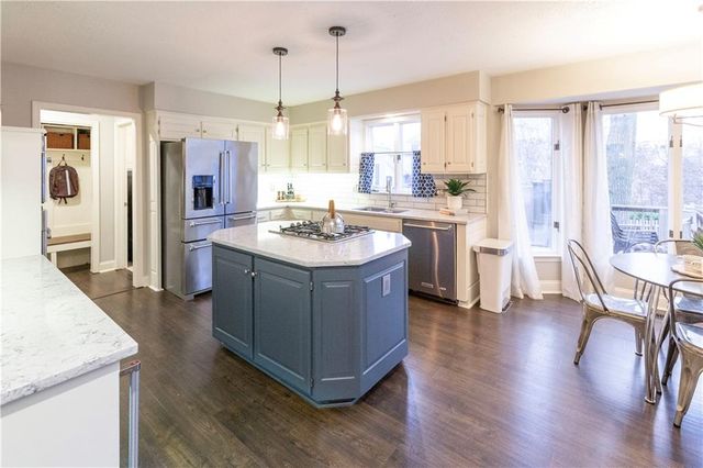 9732 W 115th Street, Overland Park, KS 66210