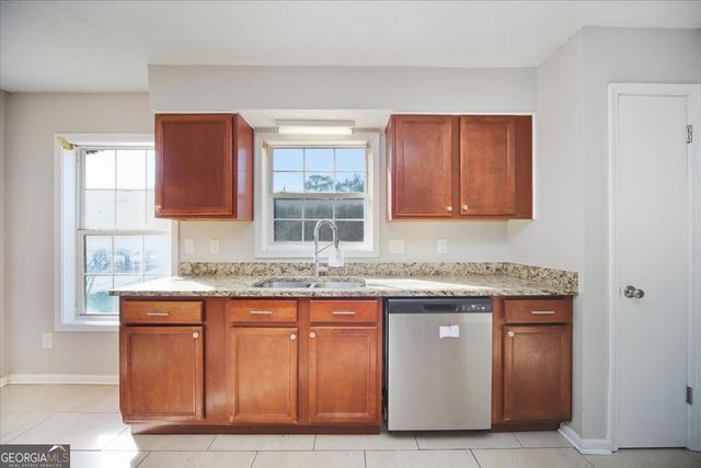 317 Acaro Ct, Ellenwood, GA 30294