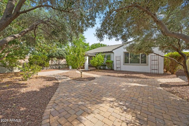 14874 W LUNA Circle, Litchfield Park, AZ 85340