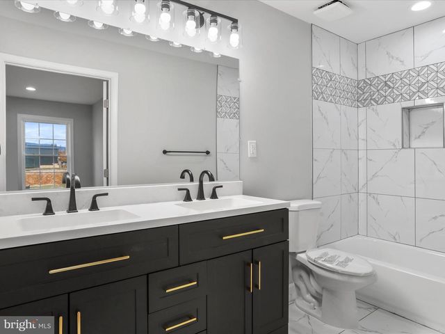 602 W SPRING ST, Woodstock, VA 22664