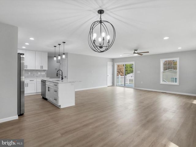 602 W SPRING ST, Woodstock, VA 22664