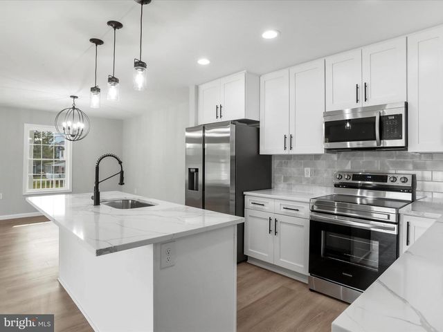 602 W SPRING ST, Woodstock, VA 22664