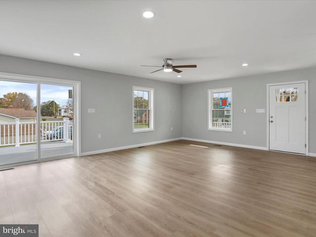 602 W SPRING ST, Woodstock, VA 22664