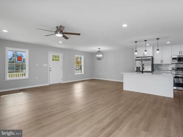 602 W SPRING ST, Woodstock, VA 22664