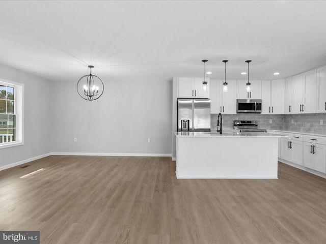 602 W SPRING ST, Woodstock, VA 22664