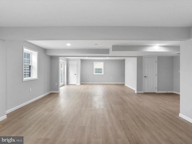 602 W SPRING ST, Woodstock, VA 22664