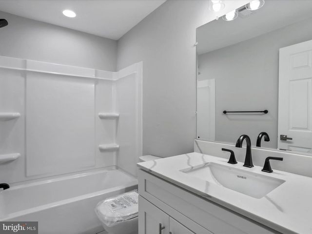 602 W SPRING ST, Woodstock, VA 22664