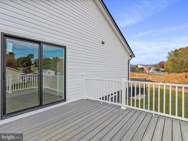 602 W SPRING ST, Woodstock, VA 22664