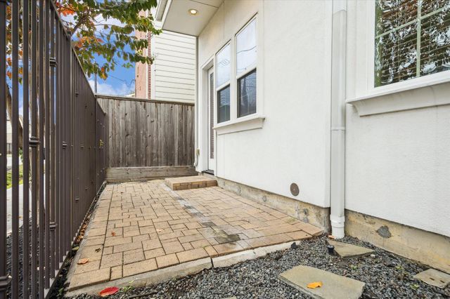 5212 Larkin Street, Houston, TX 77007