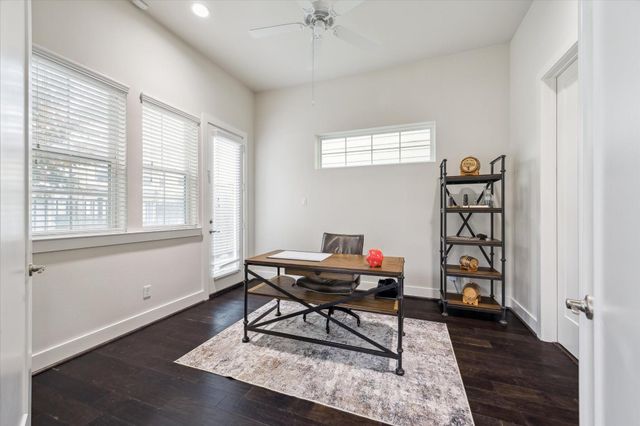 5212 Larkin Street, Houston, TX 77007