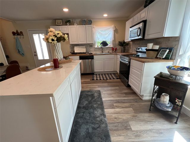 1203 Mountainside Drive, Granbury, TX 76048