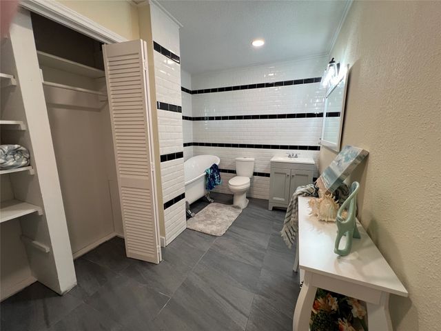 1203 Mountainside Drive, Granbury, TX 76048