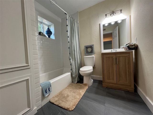 1203 Mountainside Drive, Granbury, TX 76048