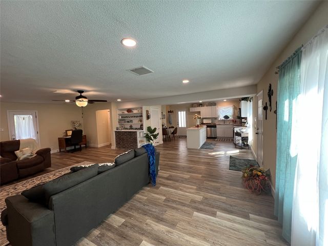 1203 Mountainside Drive, Granbury, TX 76048
