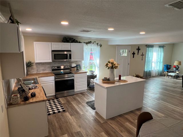 1203 Mountainside Drive, Granbury, TX 76048