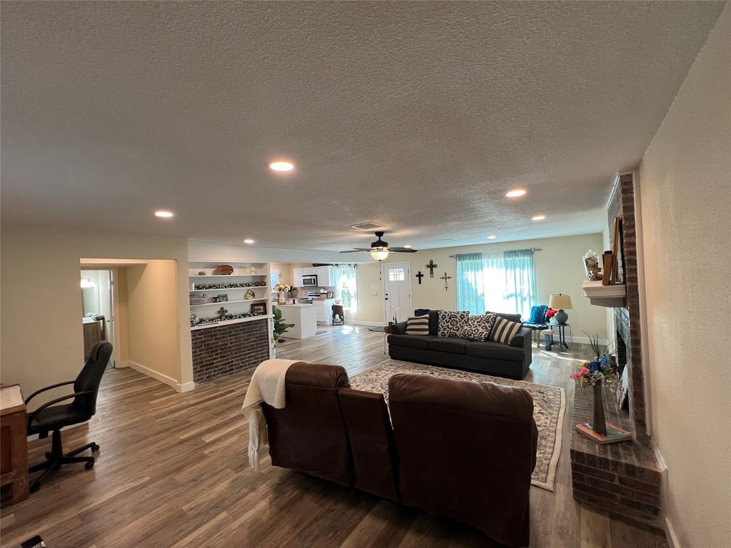 1203 Mountainside Drive, Granbury, TX 76048