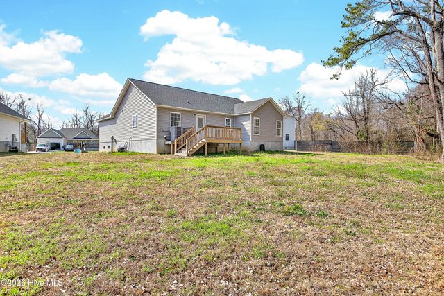 604 Sonata Court, Richlands, NC 28574