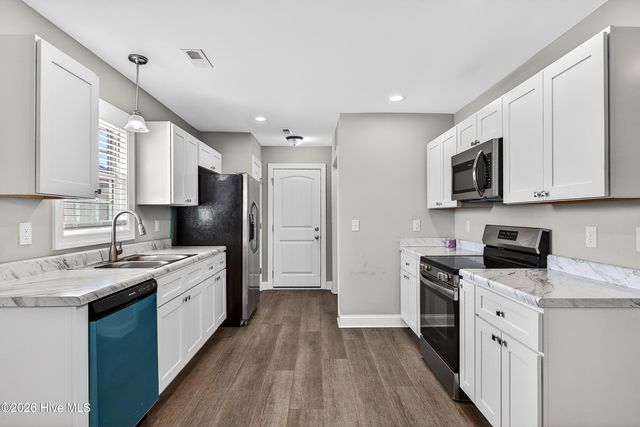 604 Sonata Court, Richlands, NC 28574