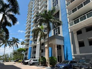 5085 NW 7th Street 406, Miami, FL 33126