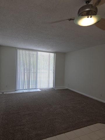 470 Executive Center Drive 2k, West Palm Beach, FL 33401