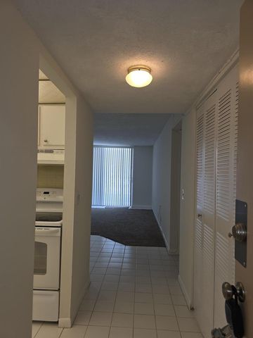 470 Executive Center Drive 2k, West Palm Beach, FL 33401