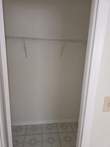 470 Executive Center Drive 2k, West Palm Beach, FL 33401