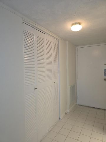 470 Executive Center Drive 2k, West Palm Beach, FL 33401