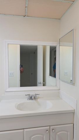 470 Executive Center Drive 2k, West Palm Beach, FL 33401