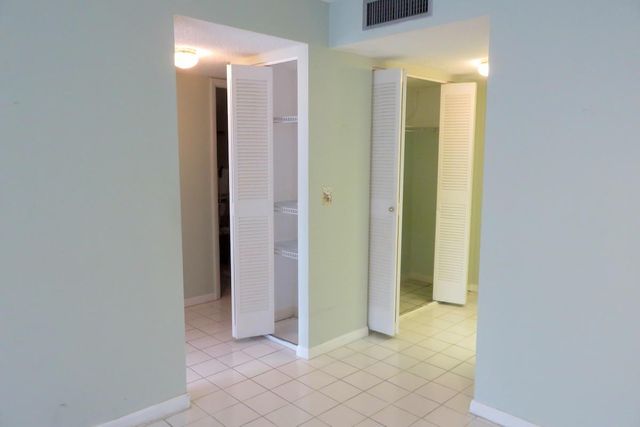 470 Executive Center Drive 2k, West Palm Beach, FL 33401