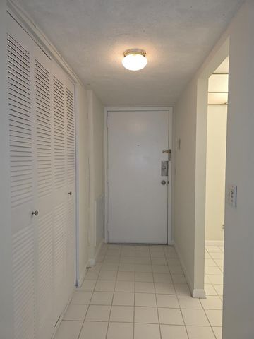 470 Executive Center Drive 2k, West Palm Beach, FL 33401