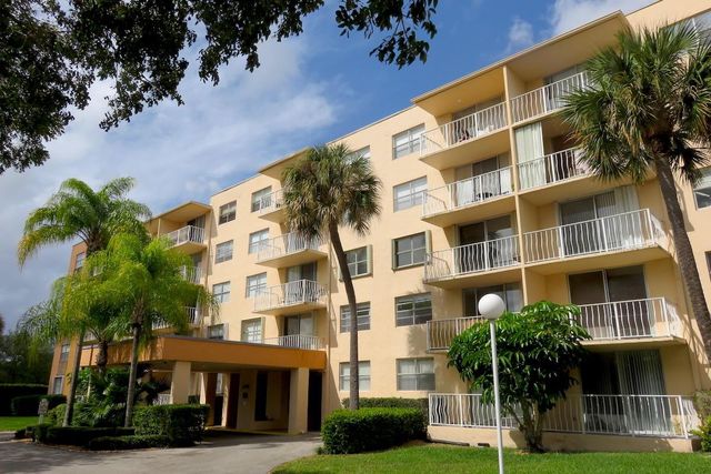 470 Executive Center Drive 2k, West Palm Beach, FL 33401