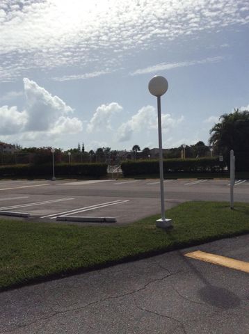 470 Executive Center Drive 2k, West Palm Beach, FL 33401