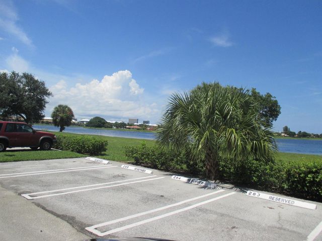 470 Executive Center Drive 2k, West Palm Beach, FL 33401