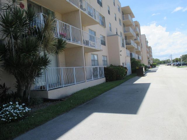 470 Executive Center Drive 2k, West Palm Beach, FL 33401