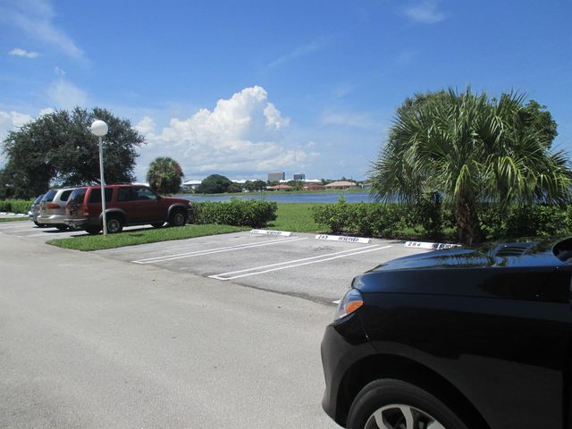 470 Executive Center Drive 2k, West Palm Beach, FL 33401