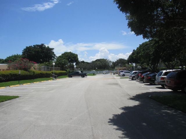 470 Executive Center Drive 2k, West Palm Beach, FL 33401