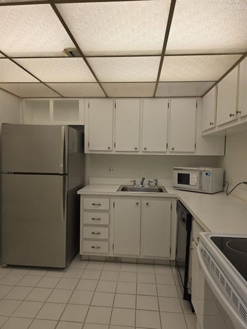 470 Executive Center Drive 2k, West Palm Beach, FL 33401