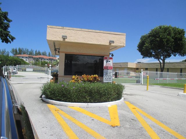 470 Executive Center Drive 2k, West Palm Beach, FL 33401