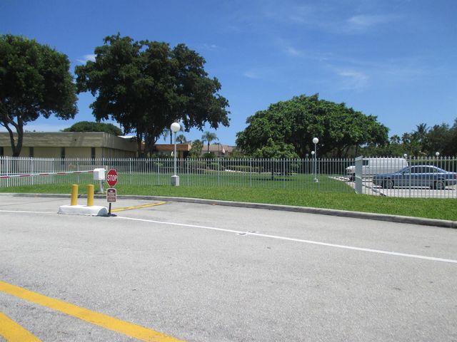 470 Executive Center Drive 2k, West Palm Beach, FL 33401