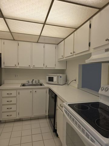 470 Executive Center Drive 2k, West Palm Beach, FL 33401