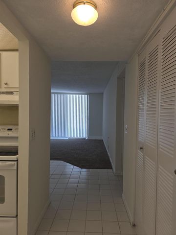 470 Executive Center Drive 2k, West Palm Beach, FL 33401