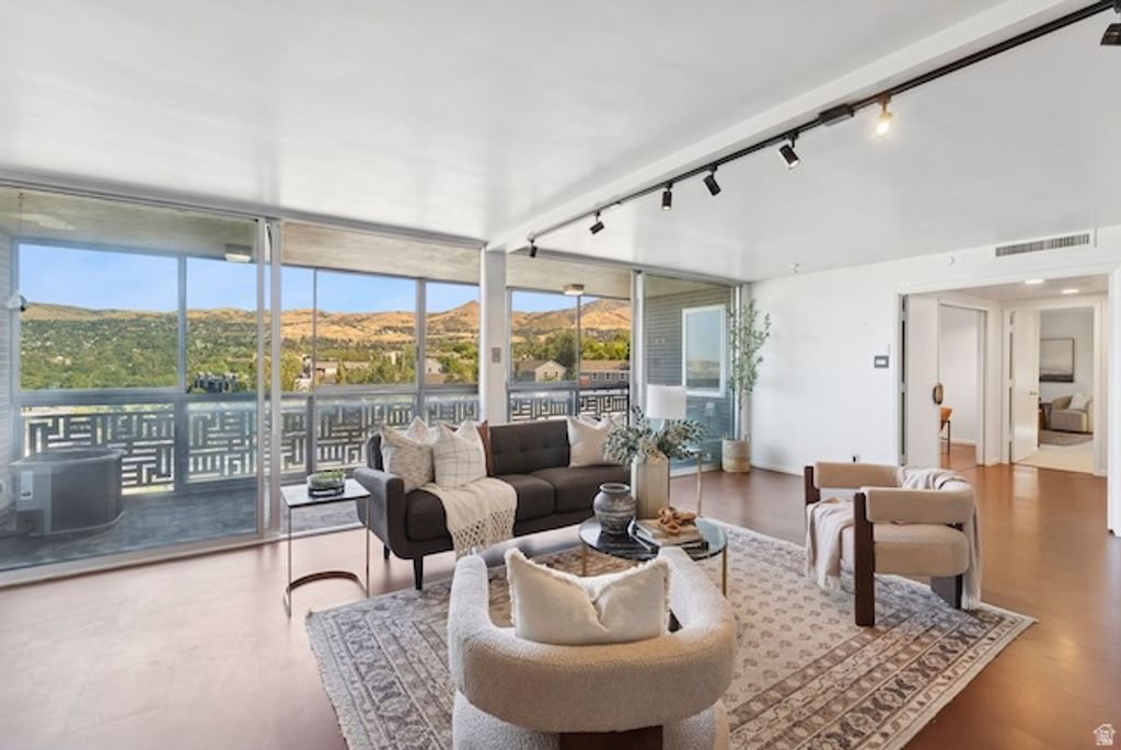Image 2 of property listing at 515 S 1000 E #504, Salt Lake City, UT 84102